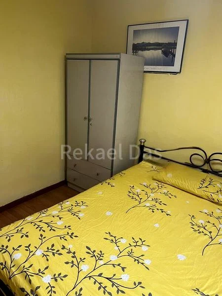 Common Room (HDB) for Rent in 216 Yishun Street 21 - Image 1