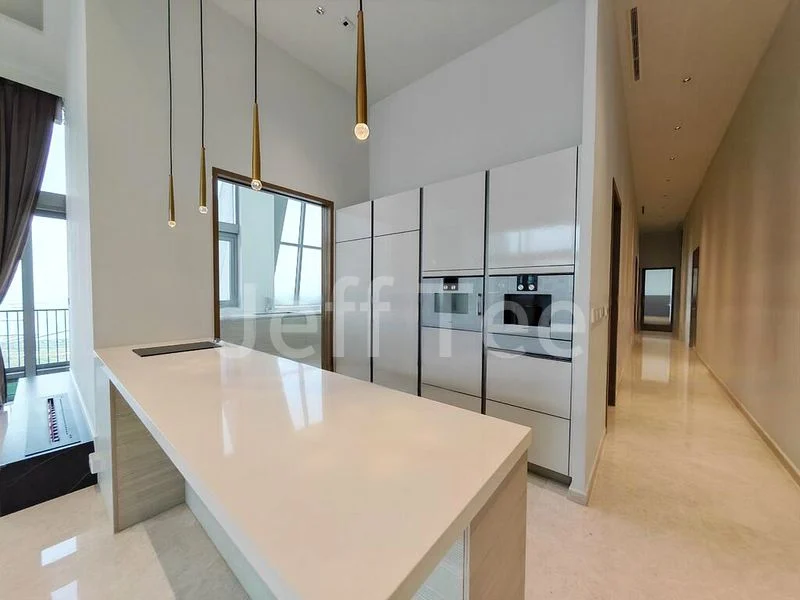 5 Bed Condo for Rent in  UIC Building - Image 15