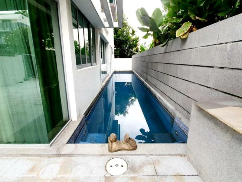 5 Bed Semi-Detached House (Landed) for Sale in  Espana - Image 2