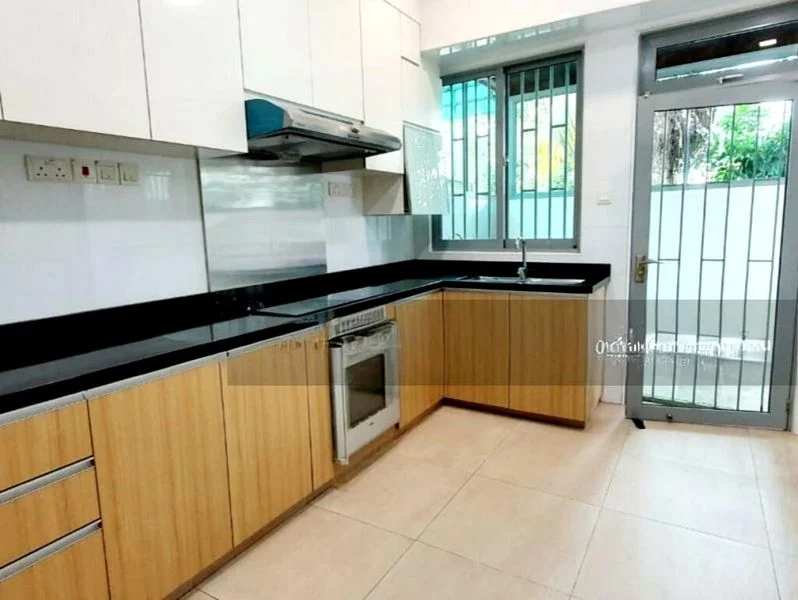 5 Bed Semi-Detached House (Landed) for Sale in  Espana - Image 10