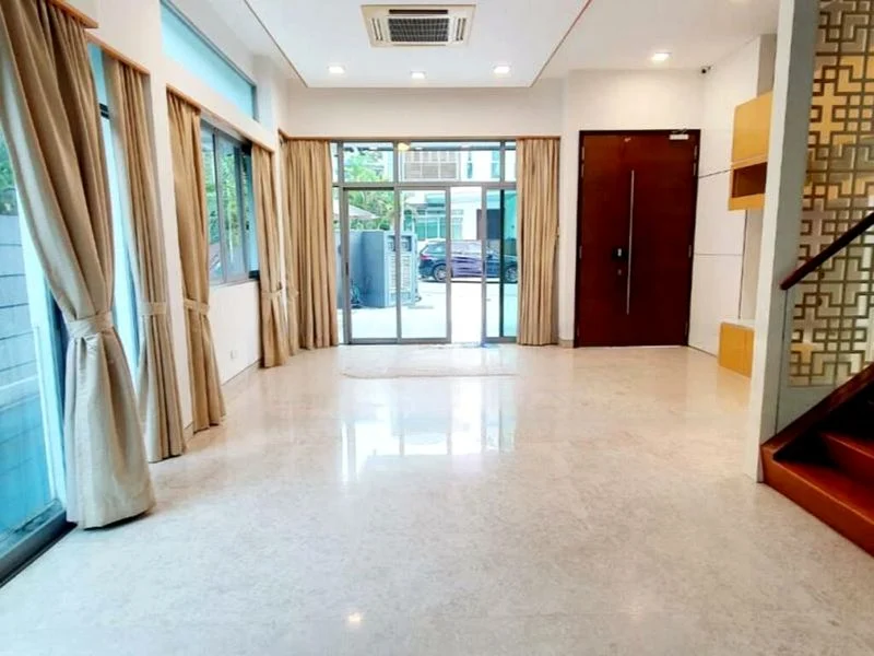 5 Bed Semi-Detached House (Landed) for Sale in  Espana - Image 9