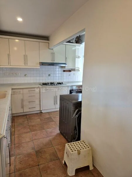 4 Bed Condo for Rent in  Holland Tower - Image 5