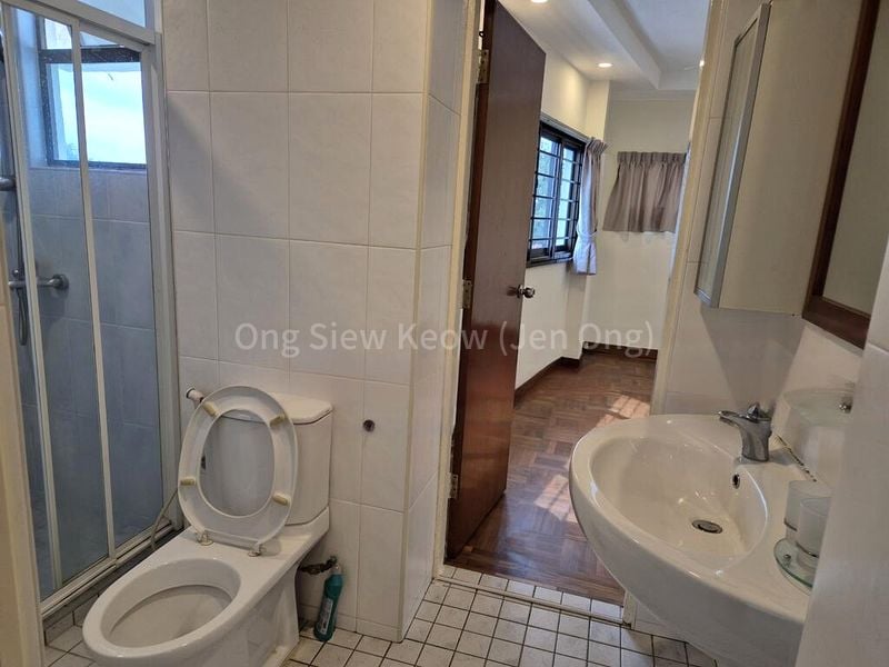 4 Bed Condo for Rent in  Holland Tower - Image 17