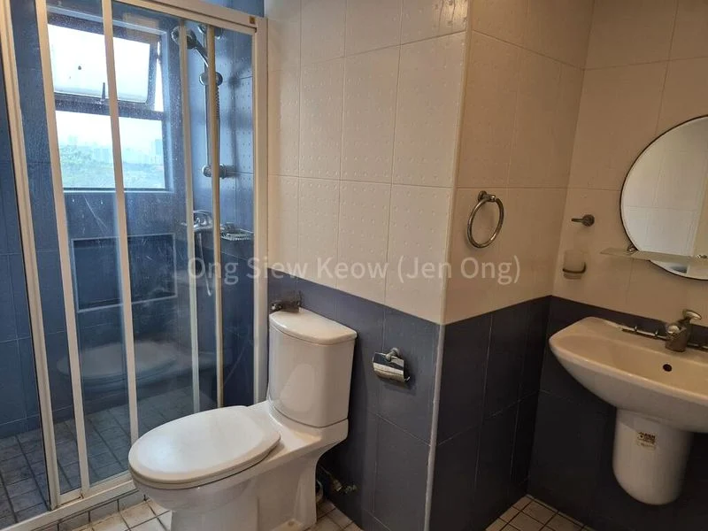 4 Bed Condo for Rent in  Holland Tower - Image 15