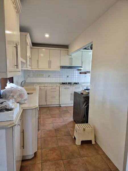 4 Bed Condo for Rent in  Holland Tower - Image 6