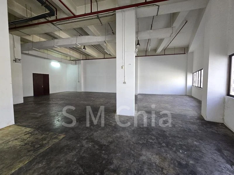 Light Industrial (B1) for Rent: L&Y Building - Image 1