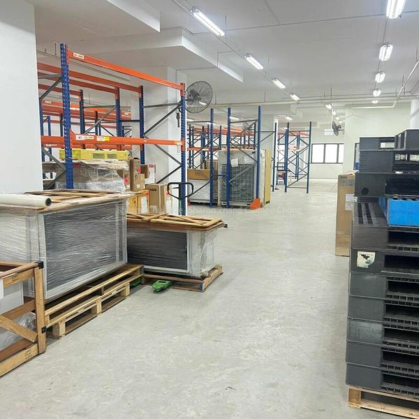 Light Industrial (B1) for Rent: Techplace II - Image 3