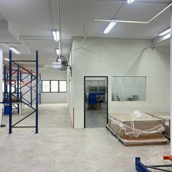 Light Industrial (B1) for Rent: Techplace II - Image 6