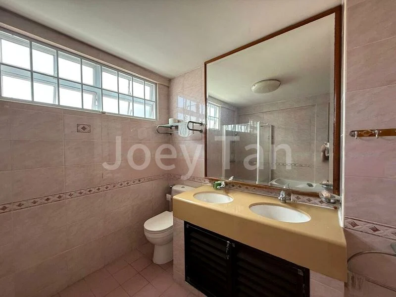 6 Bed Corner Terrace (Landed) for Sale in Golden Hill Estate - Image 7