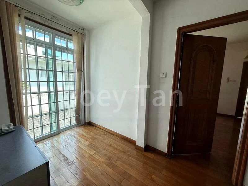 6 Bed Corner Terrace (Landed) for Sale in Golden Hill Estate - Image 12