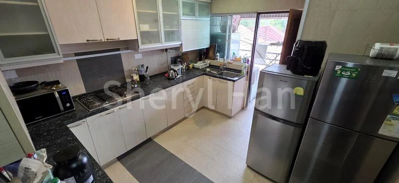 Common Room (Condo) for Rent in  Sixth Avenue Centre - Image 3