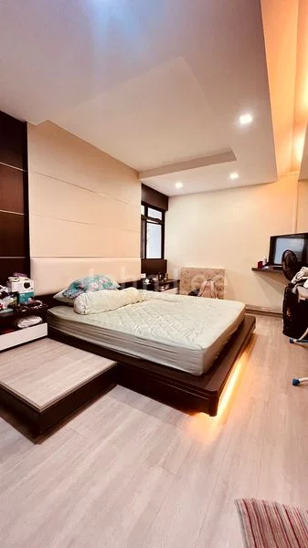 Executive HDB for Sale in 423 Canberra Road - Image 4