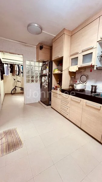 Executive HDB for Sale in 423 Canberra Road - Image 6
