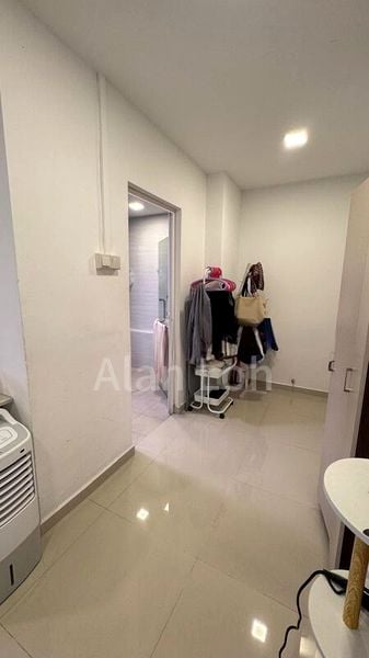 Master Room (Condo) for Rent in  Lucky Plaza - Image 3