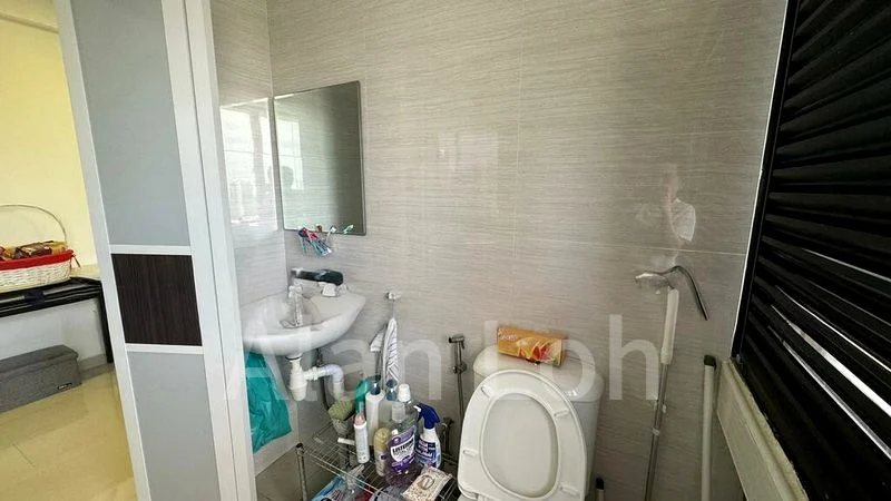 Master Room (Condo) for Rent in  Lucky Plaza - Image 7