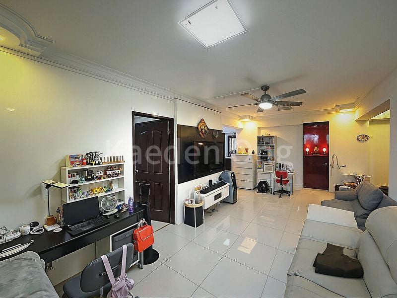 4 Room HDB for Sale in 695 Jurong West Central 1 - Image 1