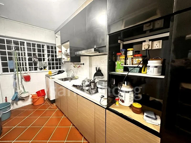 5 Room (5I) HDB for Sale in 271 Toh Guan Road - Image 9