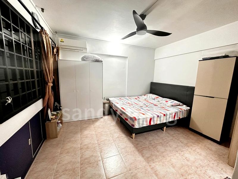 5 Room (5I) HDB for Sale in 271 Toh Guan Road - Image 4