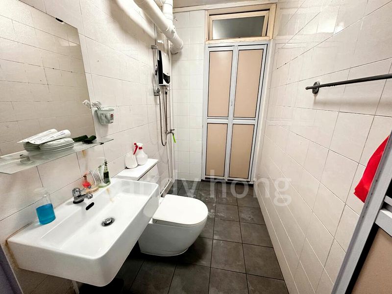 5 Room (5I) HDB for Sale in 271 Toh Guan Road - Image 10