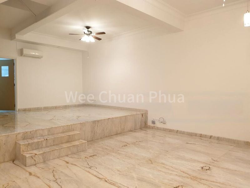 4 Bed Terraced House (Landed) for Rent in  King's Road - Image 2