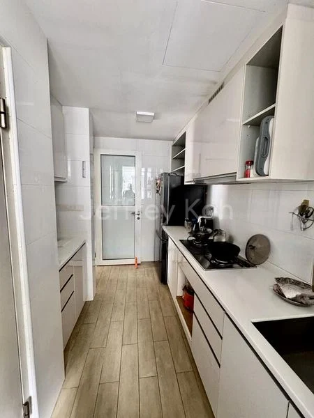 3 Bed Executive Condo for Sale in  Forestville - Image 4