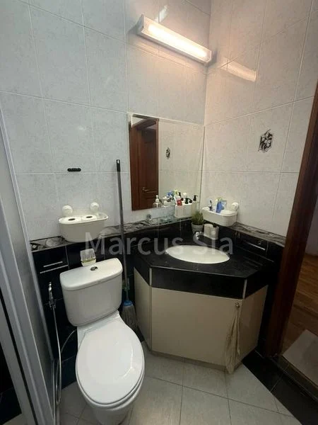 Common Room (Landed) for Rent in Lock+Store Chai Chee - Image 10