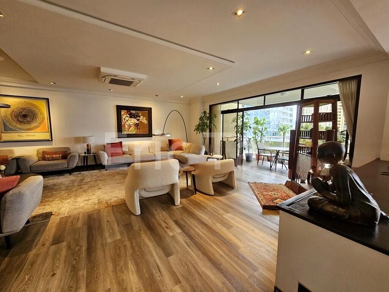 4 Bed Condo for Sale in  Beverly Hill - Image 2