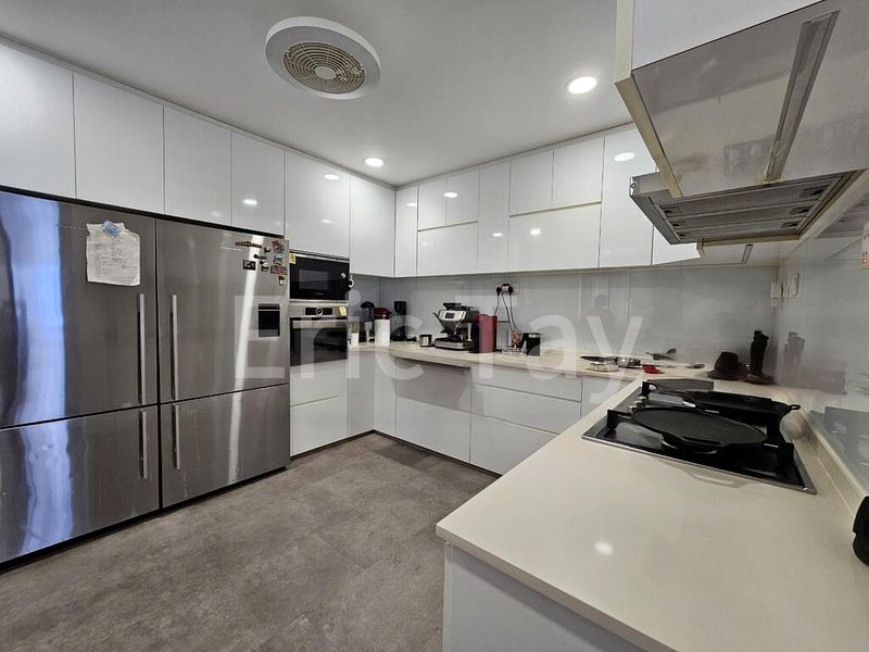 4 Bed Condo for Sale in  Beverly Hill - Image 4