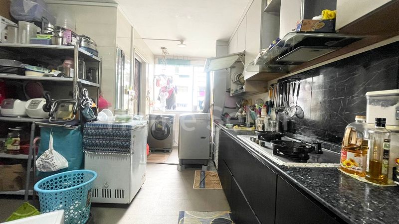 5 Room (5I) HDB for Sale in 977 Jurong West Street 93 - Image 5