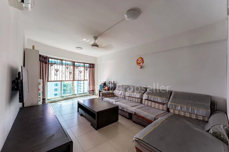5 Room (5I) HDB for Sale in 105D Edgefield Plains - Image 1