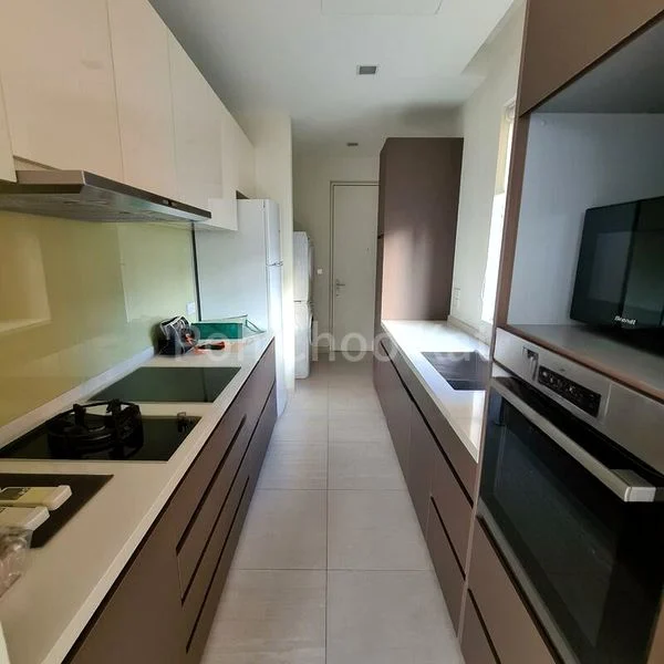 3 Bed Condo for Rent in  19 Balmoral - Image 4