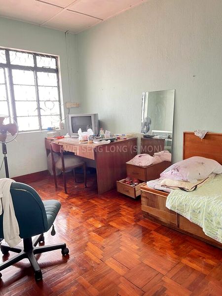 4 Bed Terraced House (Landed) for Sale in  Sennett Estate - Image 6