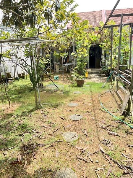 4 Bed Terraced House (Landed) for Sale in  Sennett Estate - Image 5