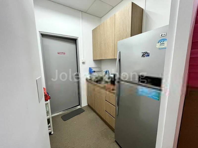 Light Industrial (B1) for Rent: Zervex - 1,200 Sq Ft Shop on 14th Street - Image 2