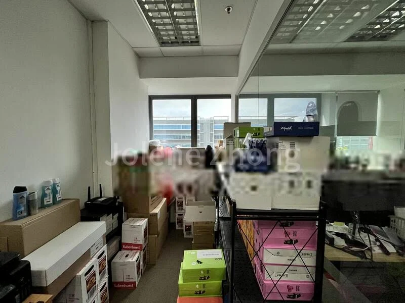 Light Industrial (B1) for Rent: Zervex - 1,200 Sq Ft Shop on 14th Street - Image 1