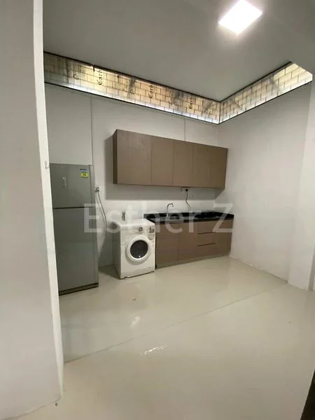 1 Bed Walk-up Apartment (Condo) for Rent in  Canberlin Lodge - Image 8