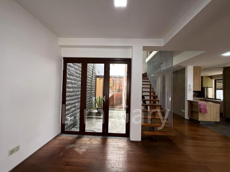 6 Bed Semi-Detached House (Landed) for Sale in Buckley 18 - Image 3