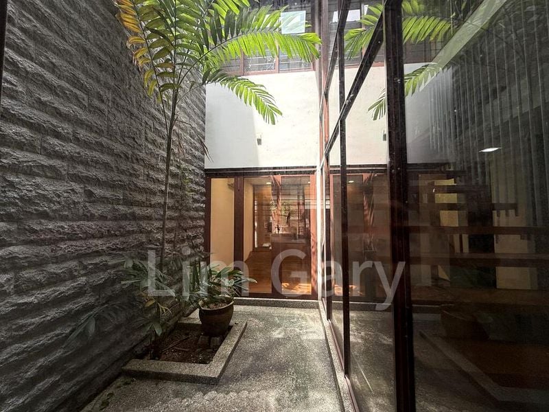 6 Bed Semi-Detached House (Landed) for Sale in Buckley 18 - Image 1