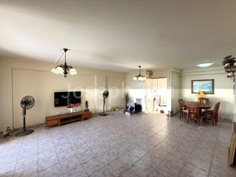 Executive HDB for Sale in  498J Tampines Street 45 - Image 1