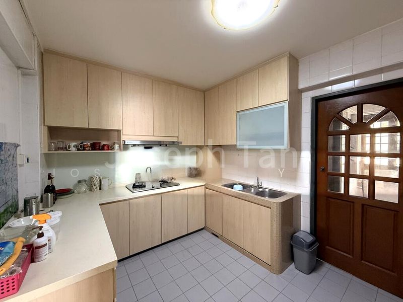 Executive HDB for Sale in  498J Tampines Street 45 - Image 4