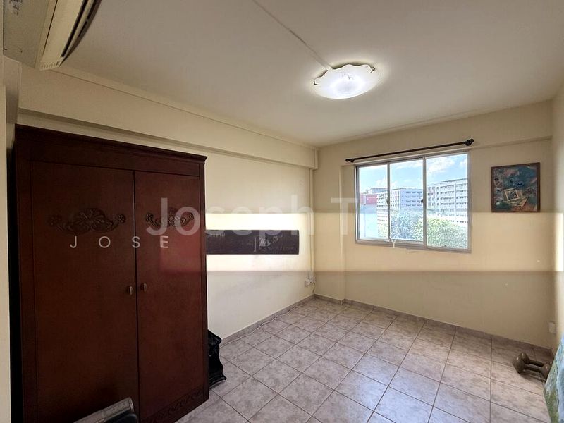Executive HDB for Sale in  498J Tampines Street 45 - Image 10