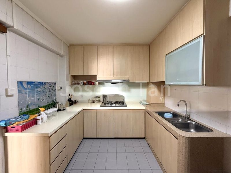 Executive HDB for Sale in  498J Tampines Street 45 - Image 5