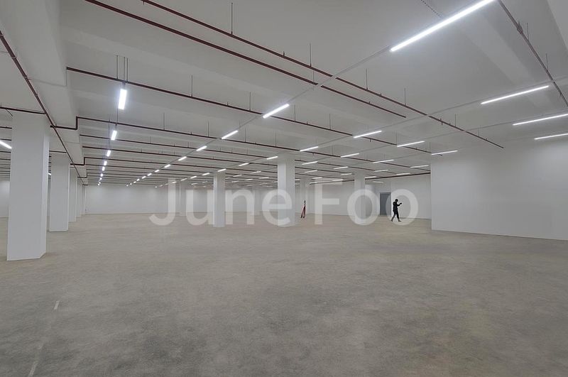 Light Industrial (B1) for Rent: High-Ceiling, Hi-Spec Unit at Harbourlink Innohub - Image 6