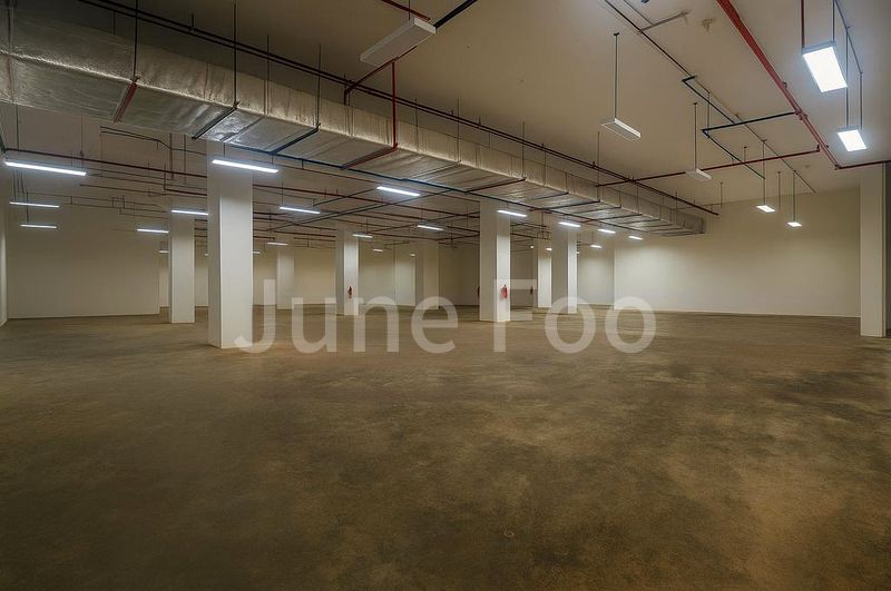 Light Industrial (B1) for Rent: High-Ceiling, Hi-Spec Unit at Harbourlink Innohub - Image 5