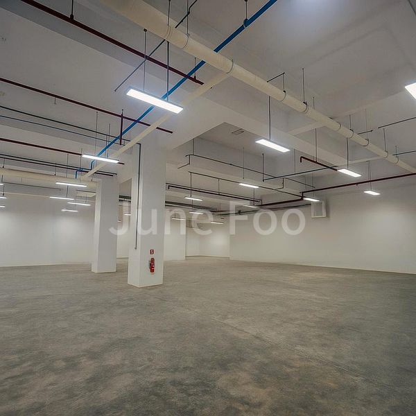 Light Industrial (B1) for Rent: High-Ceiling, Hi-Spec Unit at Harbourlink Innohub - Image 3