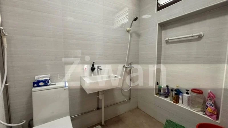 Common Room (HDB) for Rent in 163 Yung Ping Road - Image 1