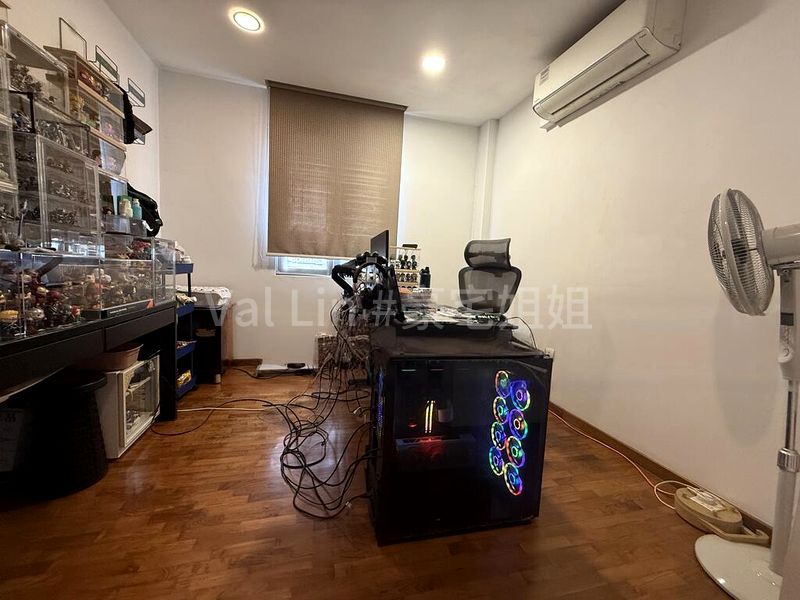 6 Bed Semi-Detached House (Landed) for Sale in  Coral Vale - Image 6