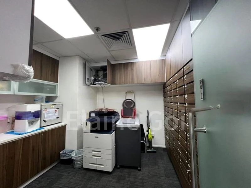 Office for Sale: International Plaza - Image 3