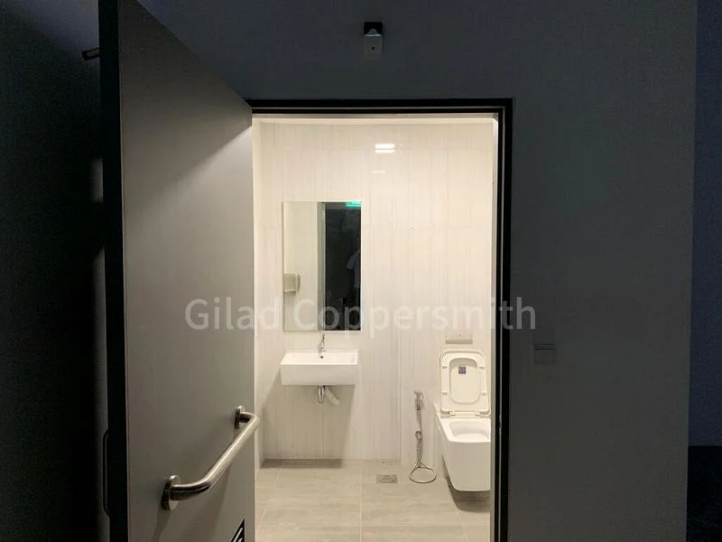 Light Industrial (B1) for Rent: Nordcom I - Image 12