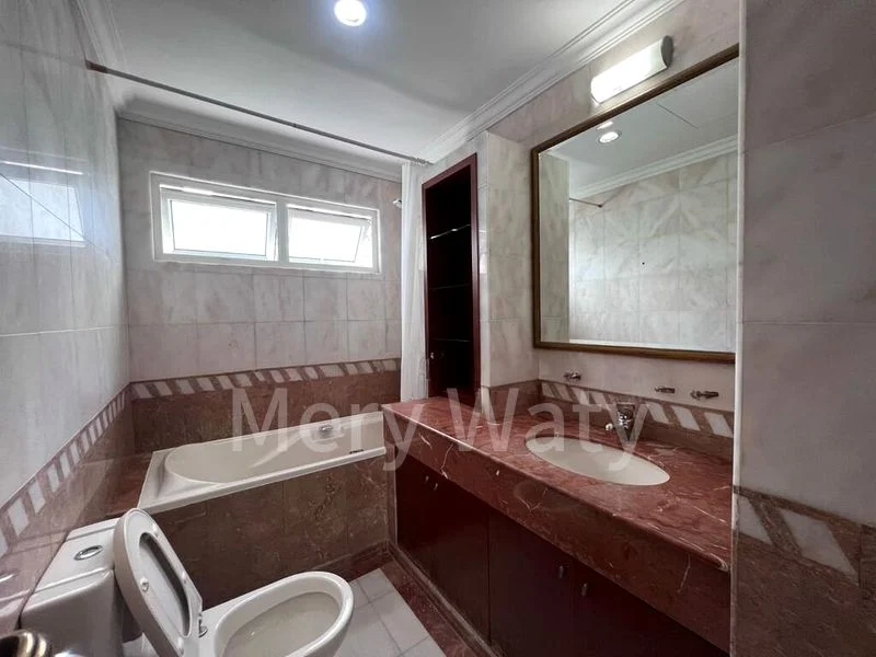 3 Bed Condo for Rent in The Balmoral Spring - Image 13